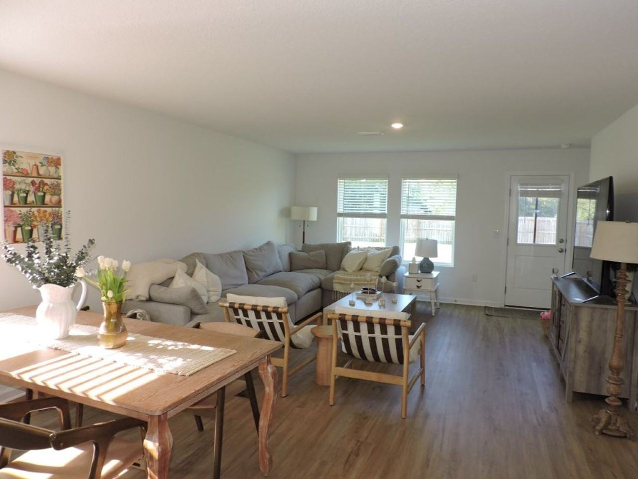 4664 Carlstrom Ln - Photo 3 of 28