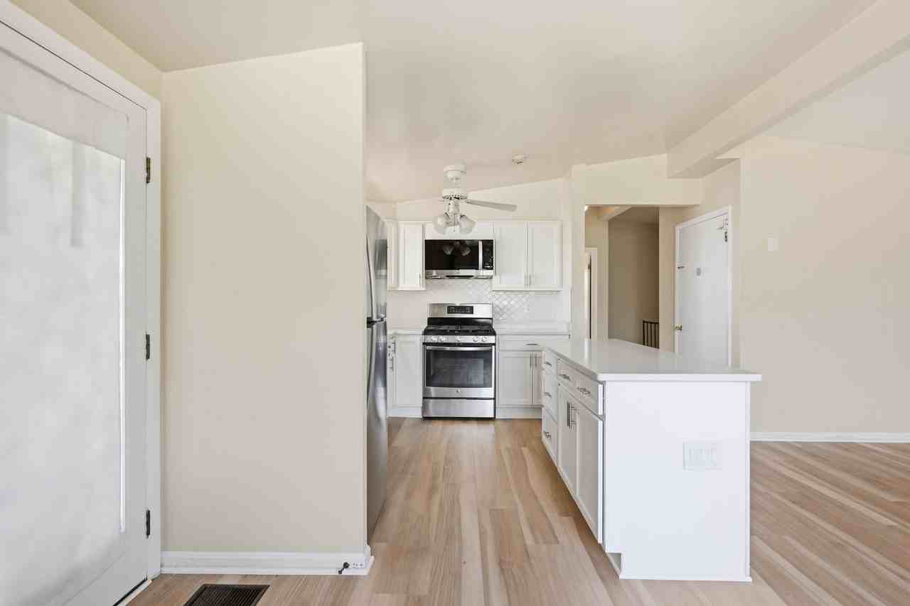 512 Dennis Ave - Photo 2 of 21