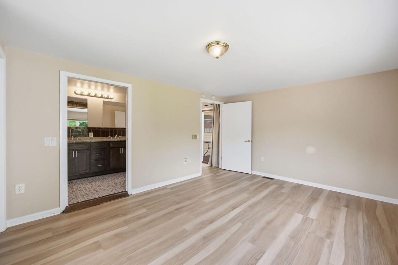 512 Dennis Ave - Photo 6 of 21