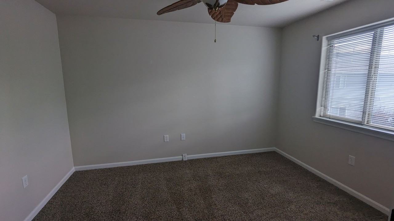 405 Dug Out Way - Photo 2 of 7