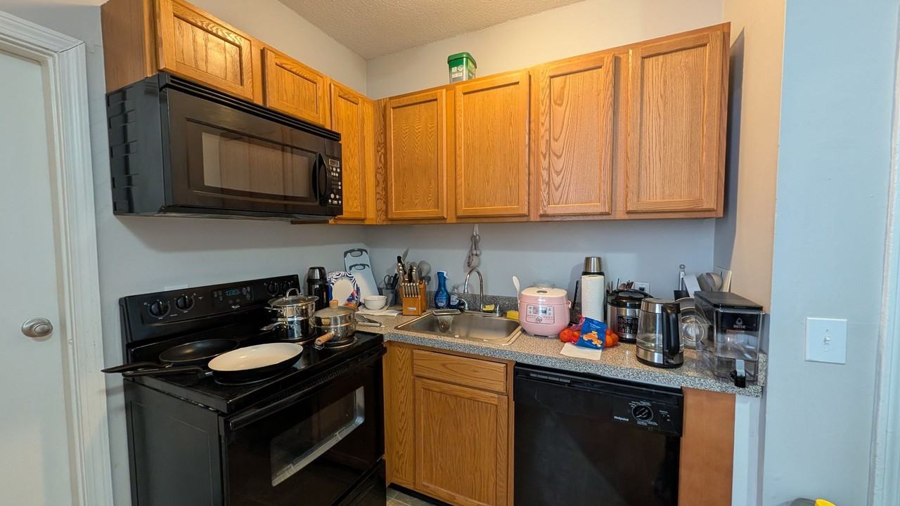 1363 Commonwealth Ave - Photo 5 of 12