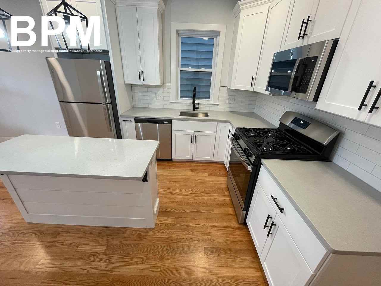 247 Chelsea St #1 - Photo 2 of 7