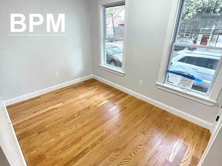 247 Chelsea St #1 - Photo 3 of 7