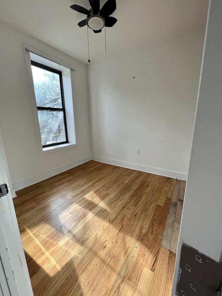 930 Dekalb Ave #2 - Photo 2 of 9