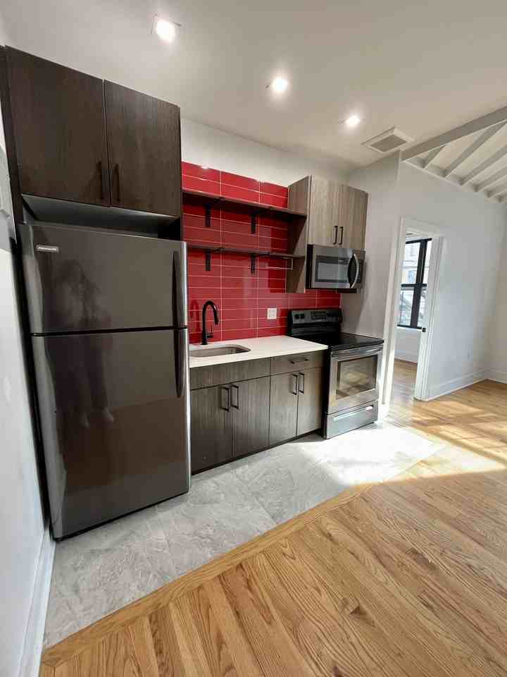 930 Dekalb Ave #2 - Photo 7 of 9