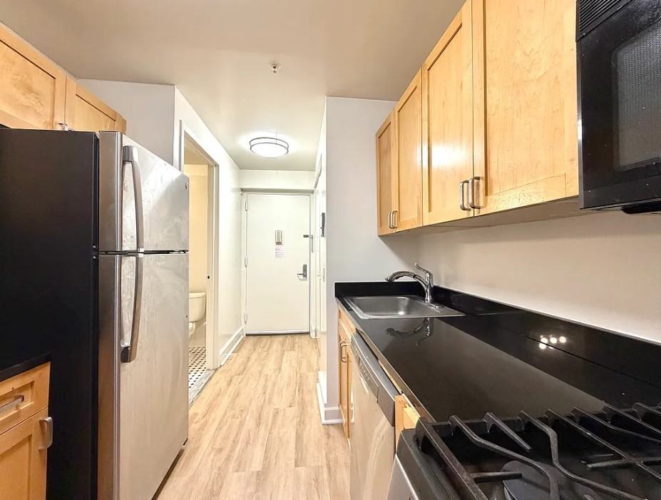 240 Riverside Dr #210 - Photo 5 of 13