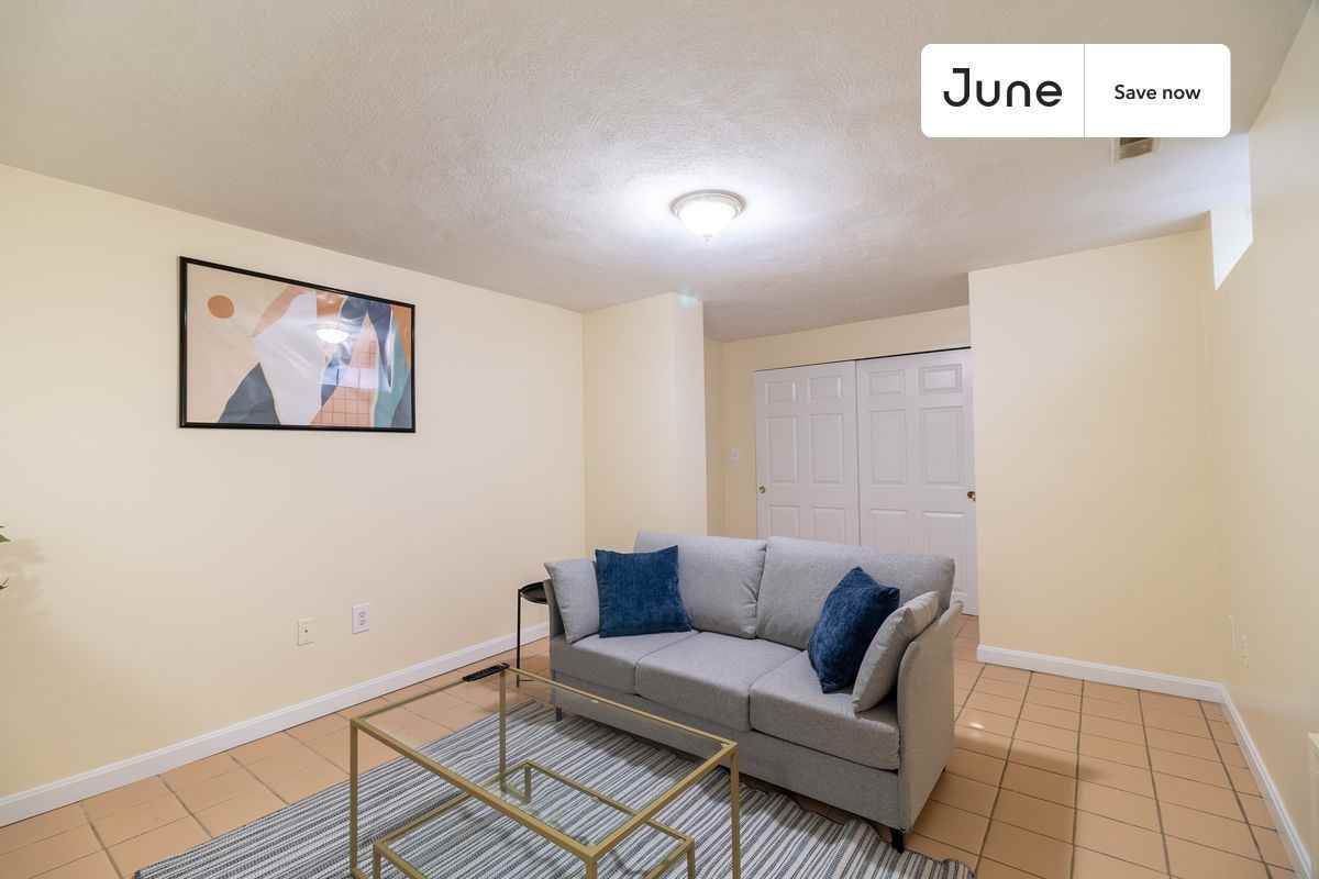 277 Paris St - Photo 2 of 23