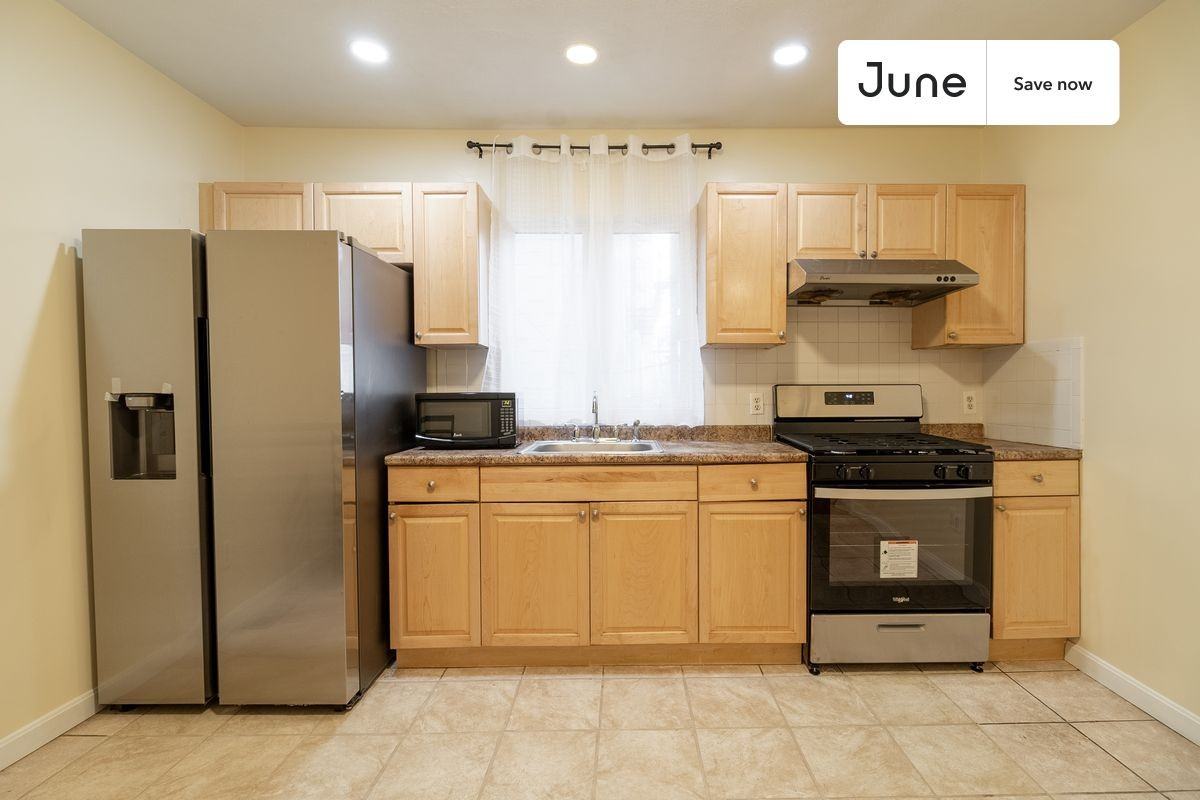 277 Paris St - Photo 6 of 23