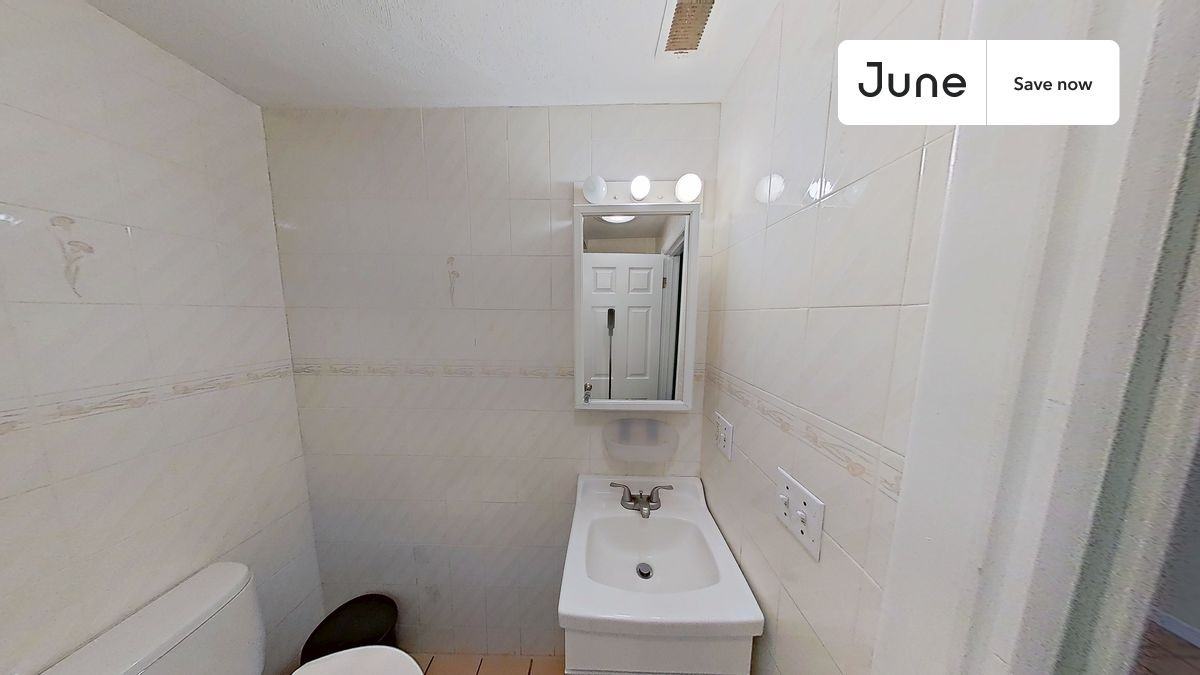 277 Paris St - Photo 7 of 23
