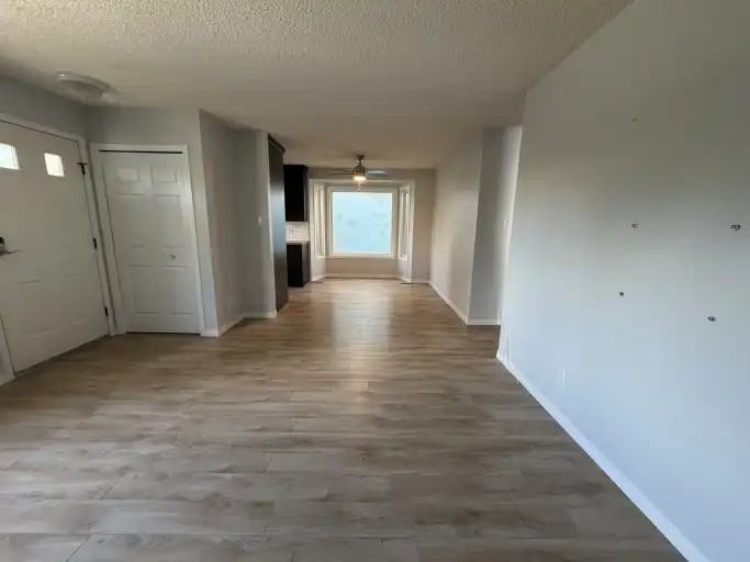 6610 94 St - Photo 2 of 16