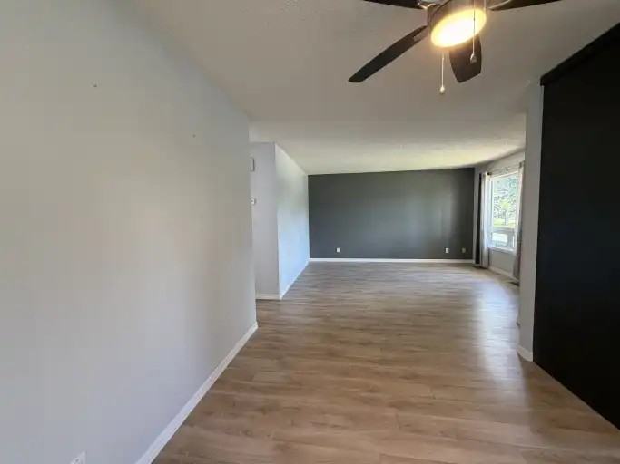 6610 94 St - Photo 3 of 16