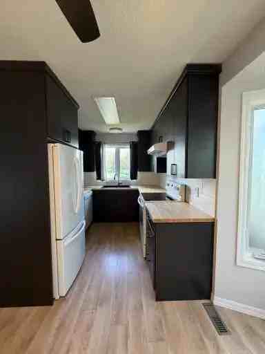 6610 94 St - Photo 4 of 16