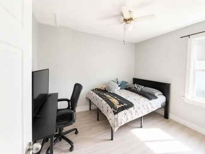 427 Pine St E - Photo 6 of 9