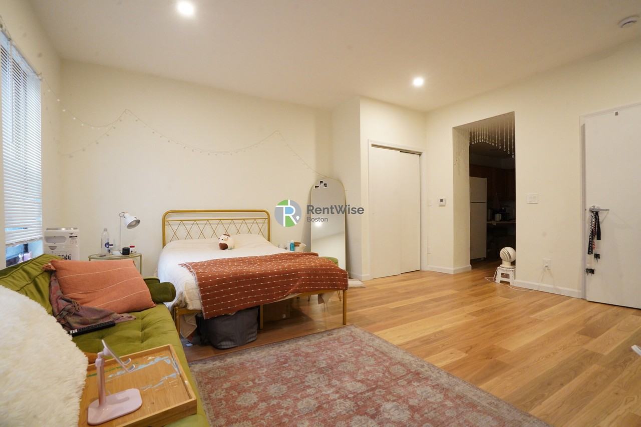 550 Massachusetts Ave #2 - Photo 4 of 15