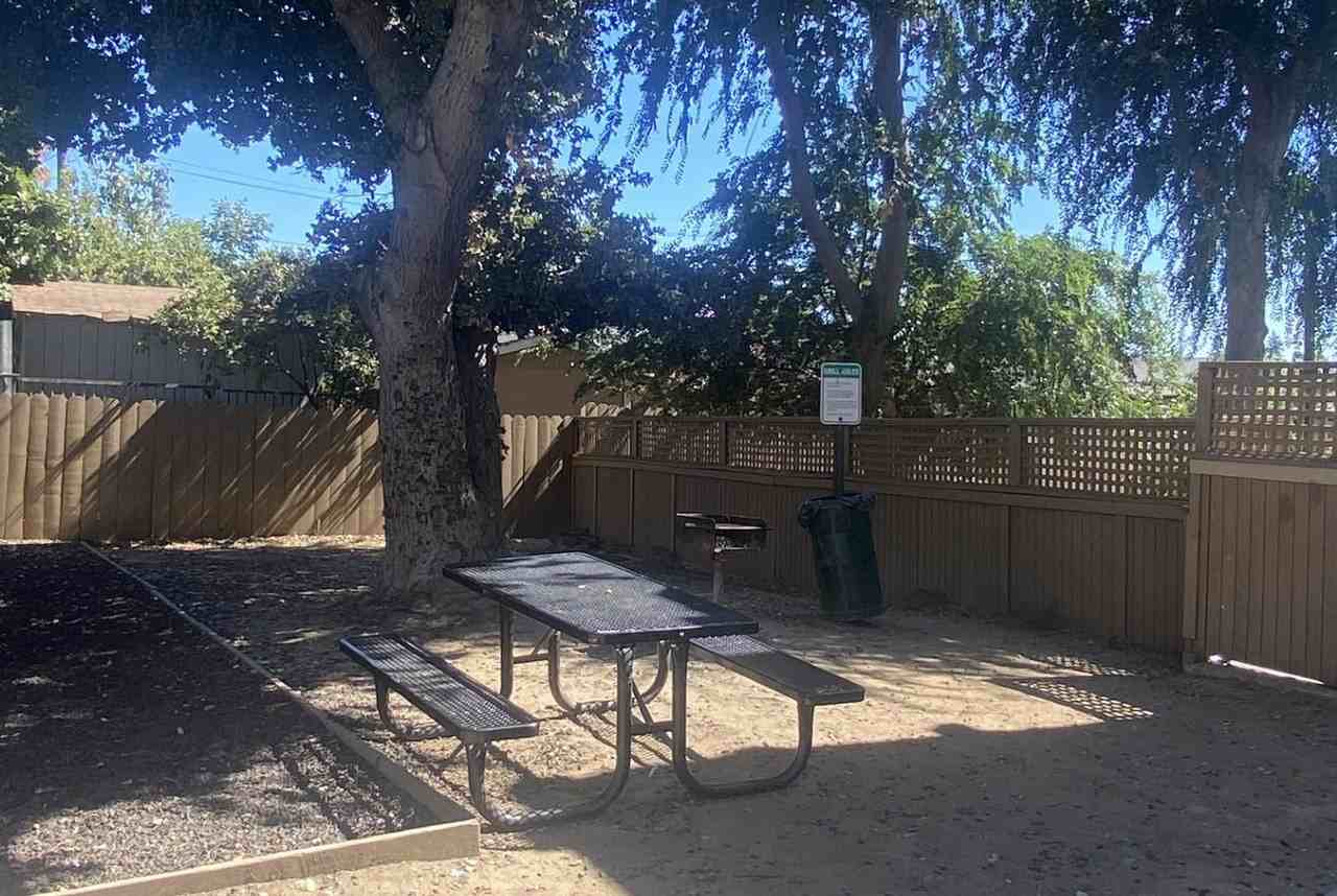 959 Torrano Ave - Photo 2 of 10