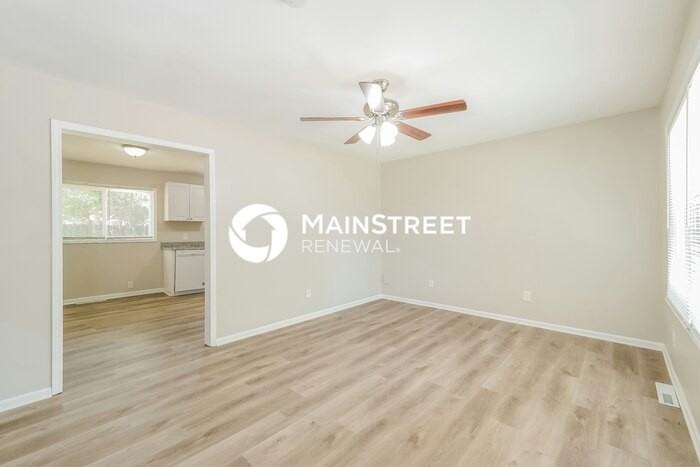 10712 Bennington Ave - Photo 3 of 16