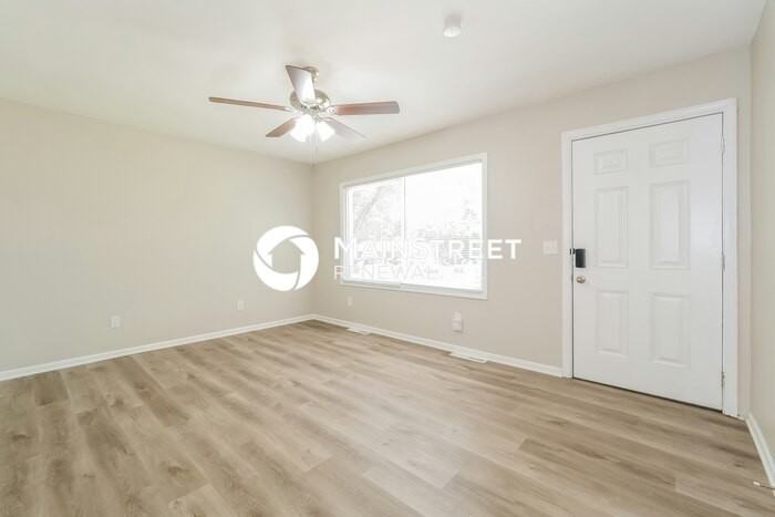 10712 Bennington Ave - Photo 5 of 16