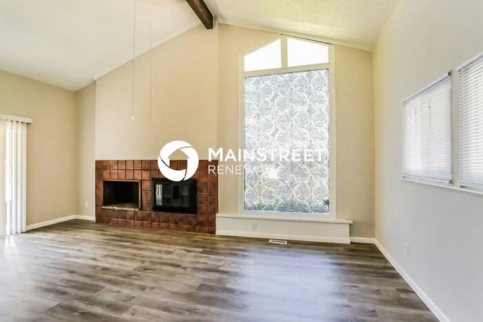 2475 Lawndale Ave - Photo 3 of 16