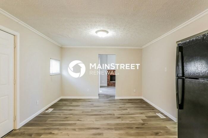 2475 Lawndale Ave - Photo 5 of 16