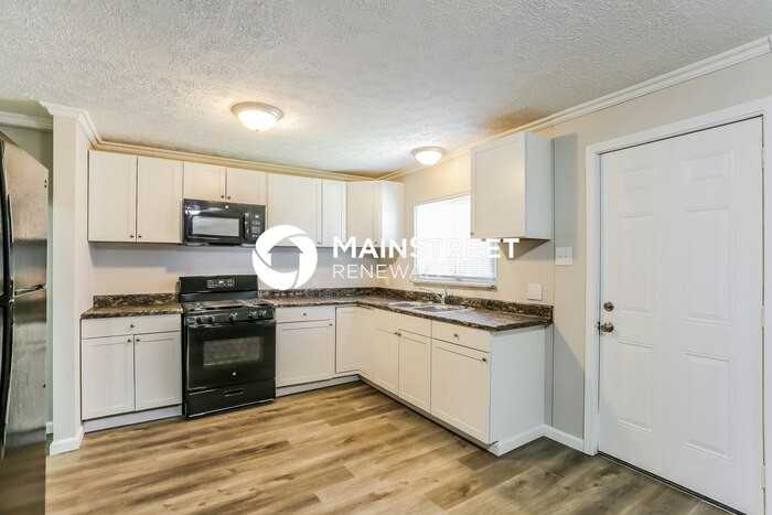 2475 Lawndale Ave - Photo 7 of 16