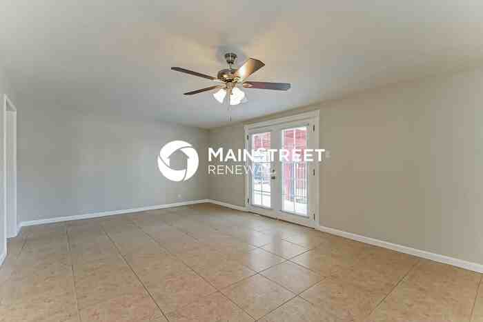 7237 E Pierce St - Photo 4 of 16