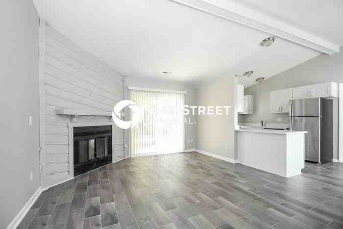 1620 Stoneybrook Dr - Photo 3 of 16