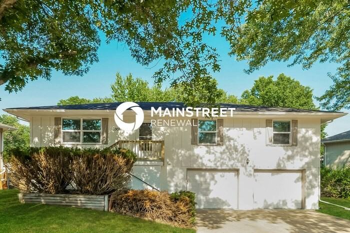 983 Overbrook Cir - Photo 2 of 16