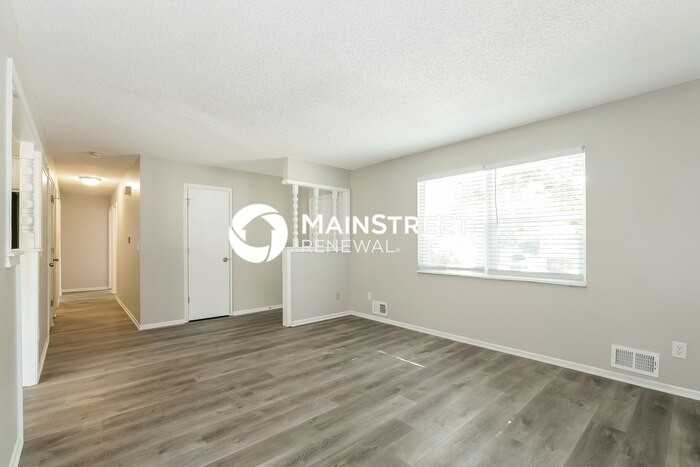 983 Overbrook Cir - Photo 3 of 16