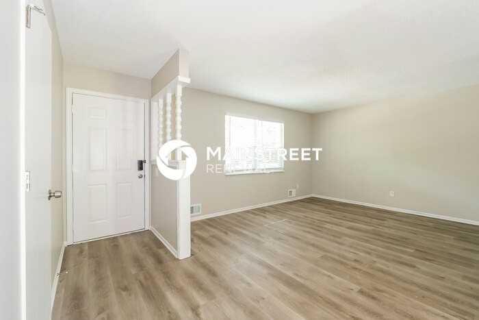 983 Overbrook Cir - Photo 4 of 16