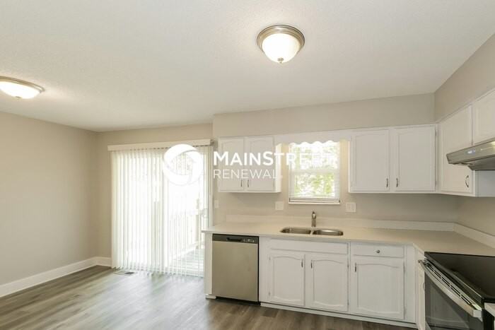 983 Overbrook Cir - Photo 5 of 16
