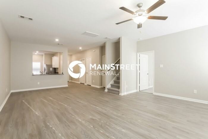 23018 Bellini Dr - Photo 4 of 17