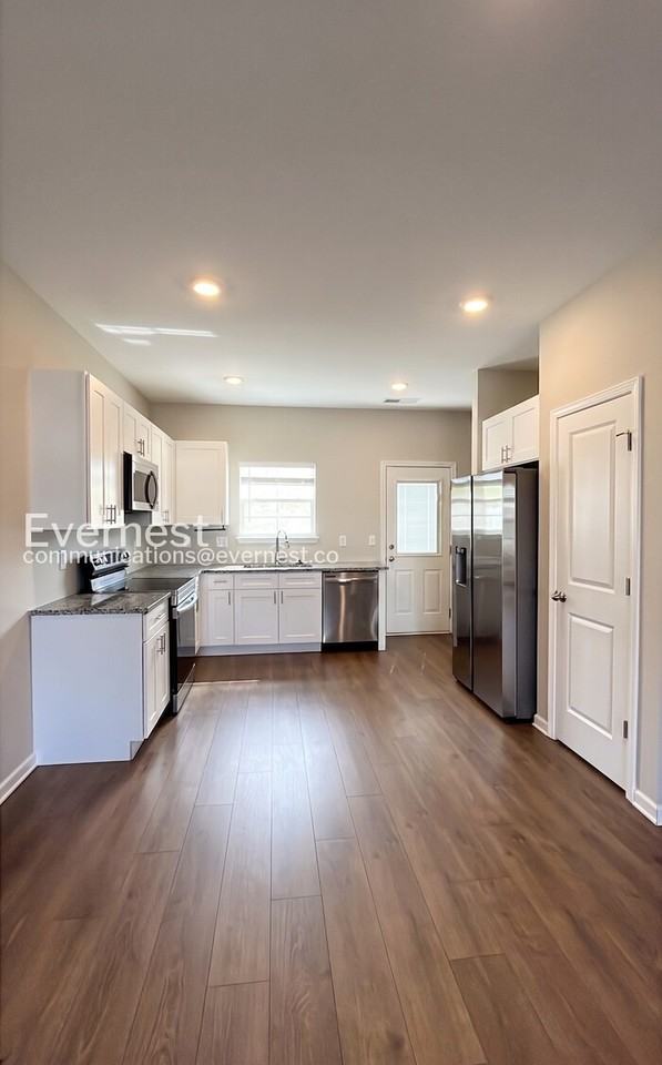 250 Tara Ct - Photo 4 of 24