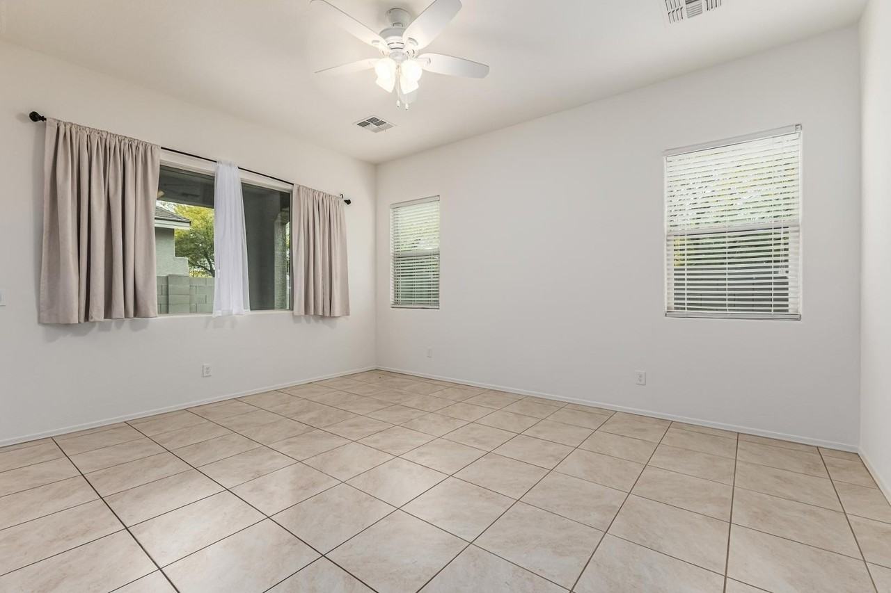 2532 N 149th Ave - Photo 5 of 26