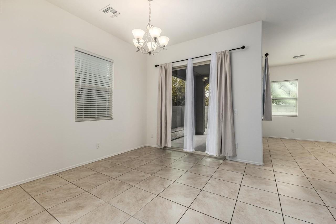 2532 N 149th Ave - Photo 7 of 26