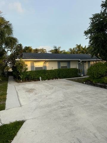 9129 West Highland Pines Boulevard - Photo 2 of 8