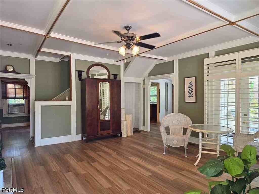 2579 2nd St - Photo 3 of 29