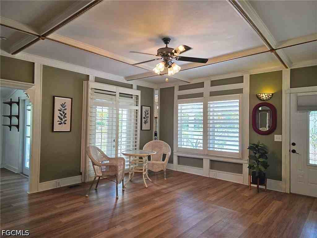 2579 2nd St - Photo 4 of 29