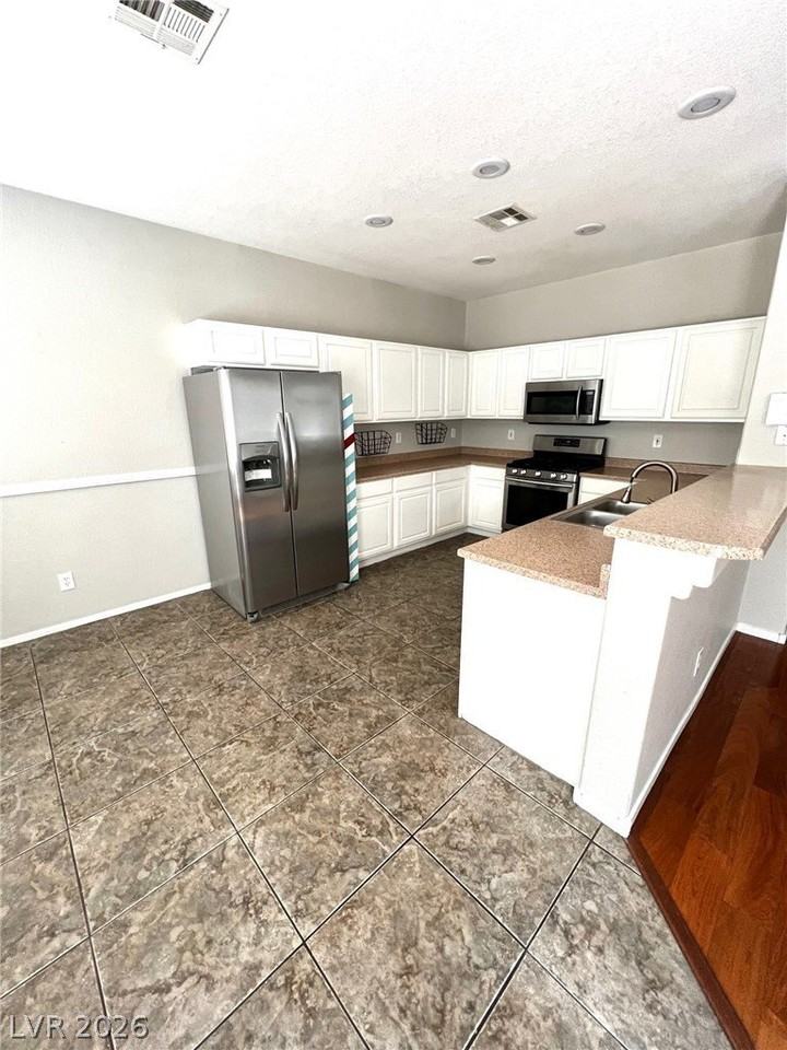 8033 Gallagher Island St - Photo 7 of 20