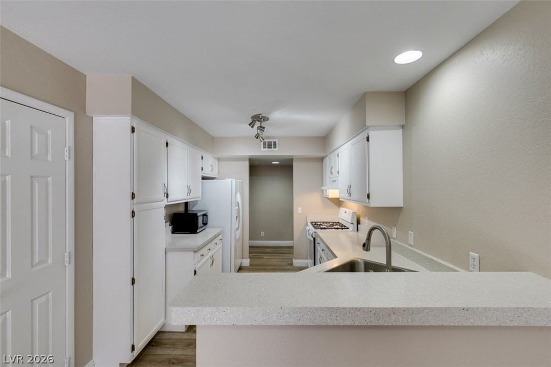 2840 Cool Water Dr - Photo 4 of 41