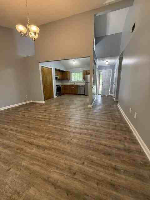 3425 Featherston Dr - Photo 3 of 11