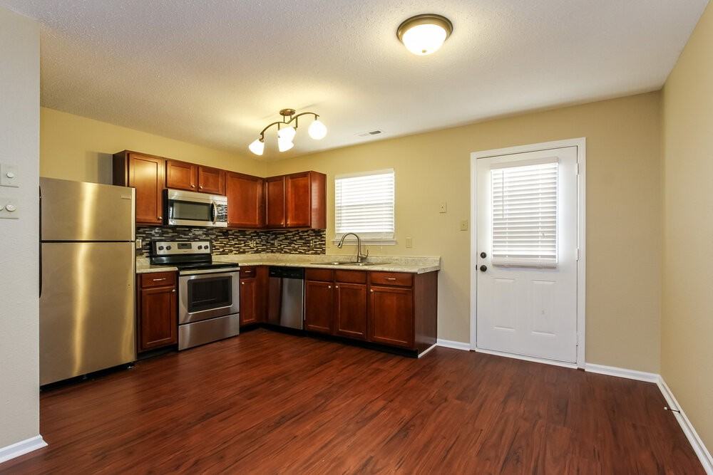 2174 Providence Dr - Photo 4 of 15