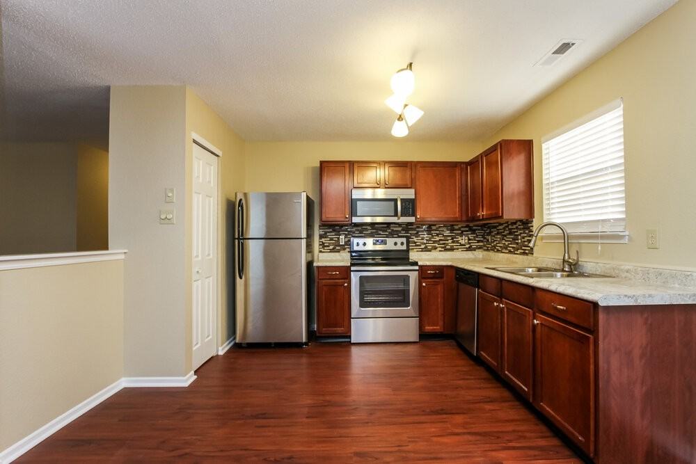 2174 Providence Dr - Photo 5 of 15