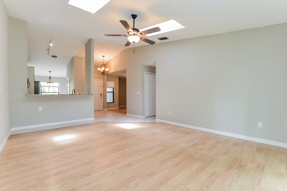 1058 Dees Dr - Photo 4 of 16