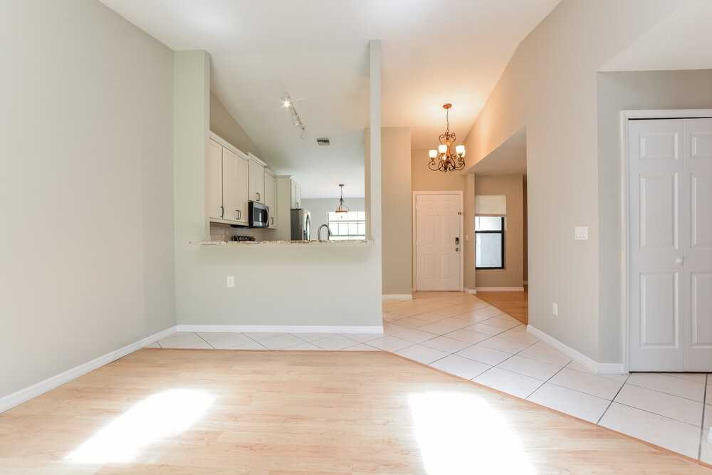 1058 Dees Dr - Photo 5 of 16