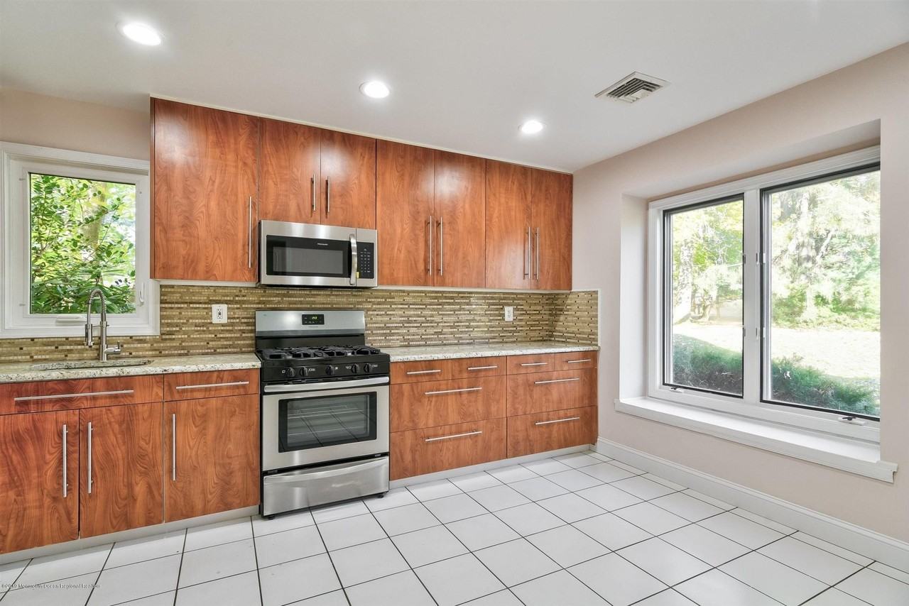 201 Pear Dr - Photo 4 of 28