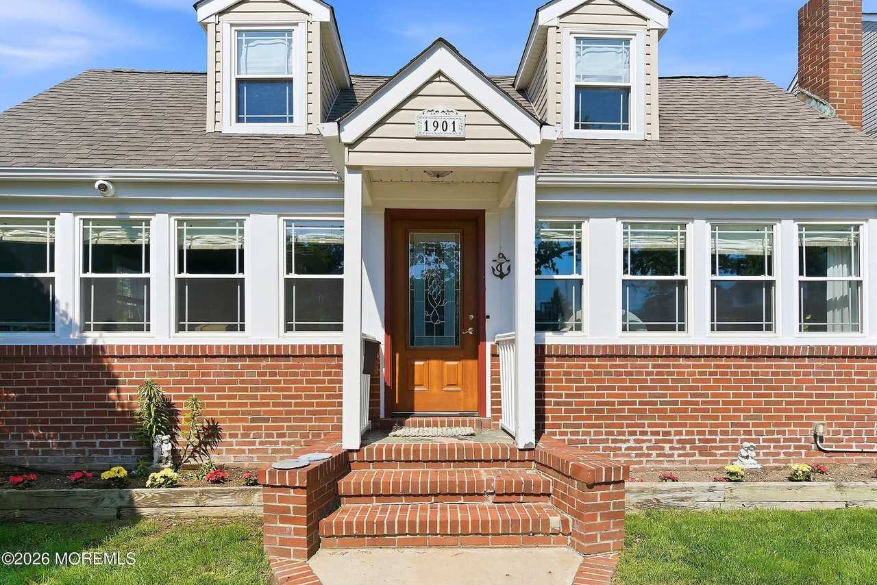 1901 Meadow Rd - Photo 4 of 30