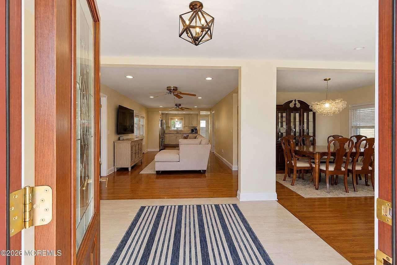 1901 Meadow Rd - Photo 5 of 30
