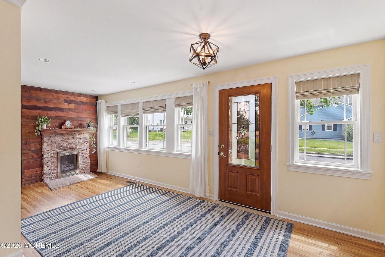 1901 Meadow Rd - Photo 6 of 30