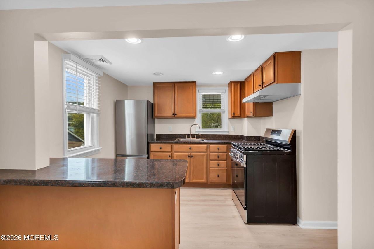 1802 Pine Ter #2 - Photo 4 of 9
