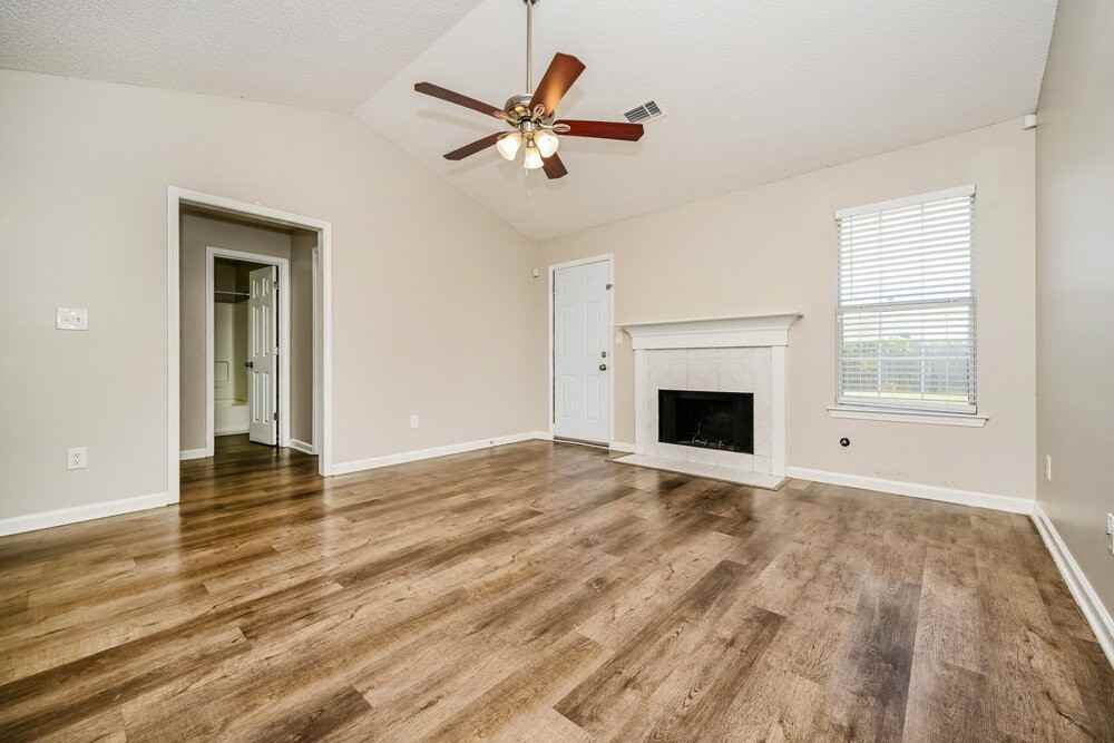 608 Fieldcrest Dr - Photo 4 of 17